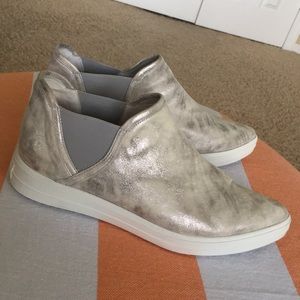 Fred Segal Feet Silver Leather slip-on sneaker 10